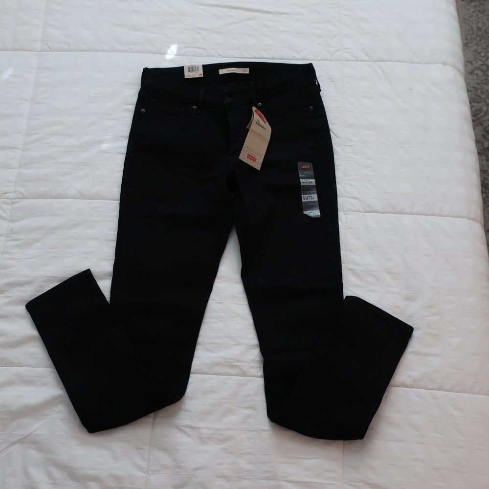 NWT Levi 711 Skinny Jean in Black